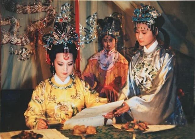 贾元春是谁的妃子 贾元春原型乾隆妃子？