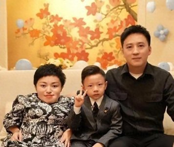 ​“侏儒网红”李喜梅又离婚！丈夫曝原因，愿意净身出户，助理回应