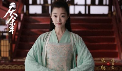 ​“旗袍A4腰”女神宋轶,完美腰臀比夺魂难自持!
