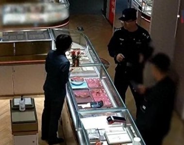 ​男子豪掷140万买黄金 警方通报：系洗钱行为，已被刑拘