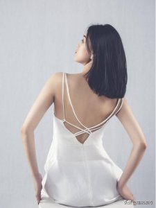 ​瑄玥模特教你美背内衣的穿法，露背的小心机你一定要学会