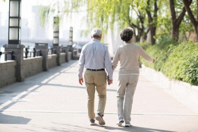 ​经常走路对肺有好处吗？医生提醒：若想强化肺功能，常做3种运动