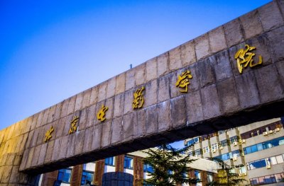 ​郑爽家庭背景，16岁离家，奔北电，这样的人生不丰富？