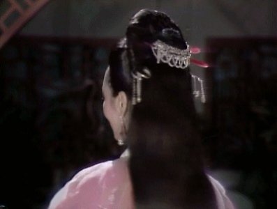 ​“回眸一笑”真的不要瞎演！有人一眼万年，有的人只想把她按回去