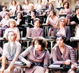 ​1930年美国女大学生在上性教育课时被拍下的照片