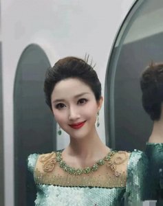 ​央视主持人刘心悦，美得一塌糊涂！