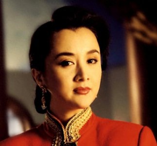 ​她，90年代红极一时的女明星，当红时隐退顾家，今事业家庭双丰收