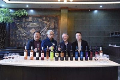 ​百家讲坛“十大名嘴”纪连海老师莅临戎子酒庄