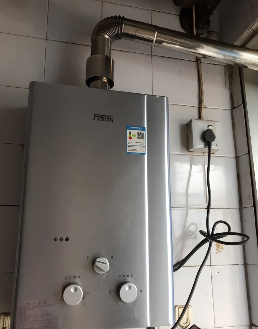 燃气热水器12升和16升的区别(有必要买16升热水器吗)