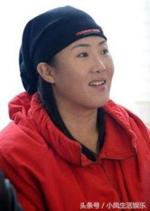​赵本山第一个女徒弟，上春晚也没红却受人尊敬，与丈夫恩爱多年