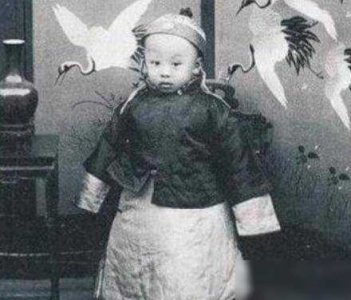 ​末代皇帝溥仪：从傀儡到自由，从紫禁城到中国历史的缩影