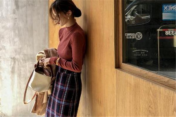 毛呢裙子大了怎么改小 这样做更合身