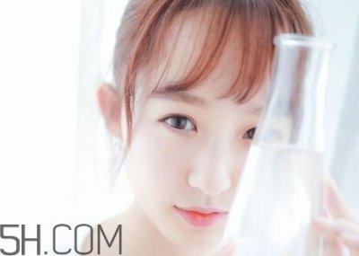 ​月经期间掉头发正常吗_为什么月经期间掉头发