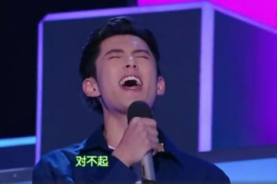 ​王鹤棣为摔面具向何炅道歉，何炅的高情商令人称赞