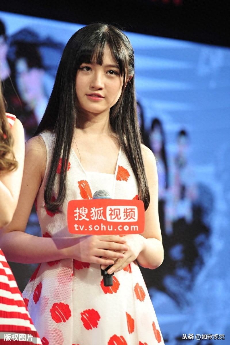 费沁源现身北京，清纯甜美婀娜多姿，被誉“四千年一遇的美少女”