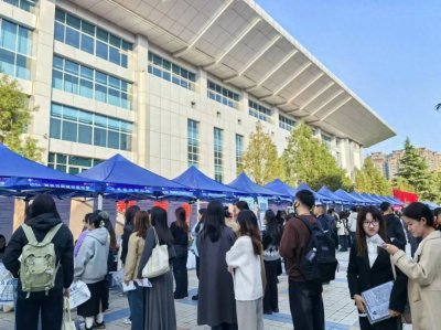 ​武威市教育系统组织开展人才引进专场宣介招聘会