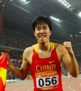 ​刘翔从万人敬仰的冠军，到跌落神坛被骂12年，他到底做错了什么？