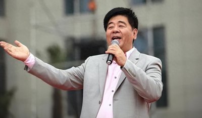 ​从修理工到著名歌唱家，王洁实的逆袭之路