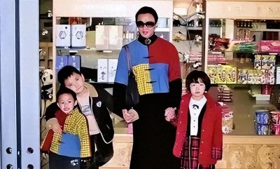 ​金星领养三孤儿，儿子疑问引敬佩回应，无血缘五口家背后有辛酸。