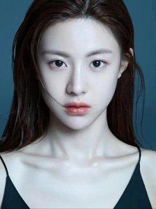 ​南韩时尚领域的璀璨明珠与整容范本的魅力诠释——高允真