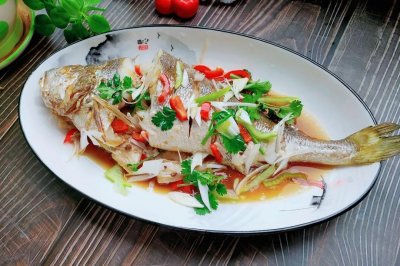 ​肉质鲜嫩的黄花鱼做法请查收！聚会聚餐待客都可以，超好吃