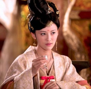 ​她是唐朝第一公主，17岁未婚先孕，嫁人后和母亲共享自己的丈夫