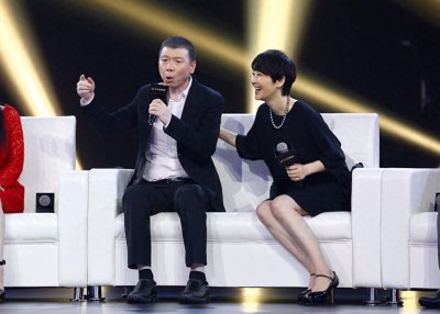 ​“名导”冯小刚组团染指“第三者”，妻子隐忍不发反倒成全？
