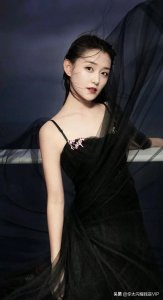 ​蒋依依超高清图集：魔鬼身材，貌美如花