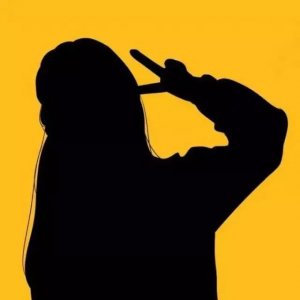 三人闺蜜头像两女一男黄底黑影(无水印)