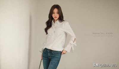 孙允珠 白色气质衬衫搭配紧身牛仔裤