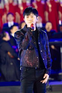 张杰一曲《少年中国说》闪亮开唱 用歌声展现青年热血蓬勃风貌