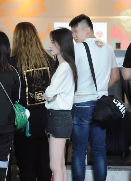 四千年美女鞠敬伟,身如薄纸,却秀出完美身材!