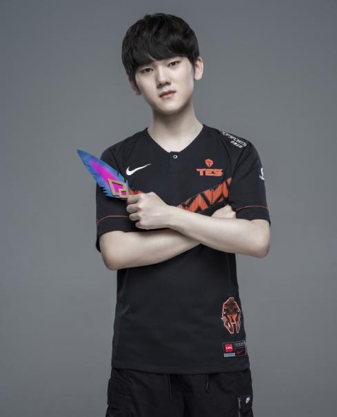 阿水离开ig了吗(笑笑爆出阿水和IG转会真实内幕)(1)