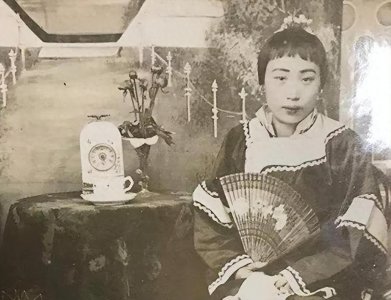 ​八国联军暴行，街头凌辱中国女性，女子双手捂脸无比惊恐2