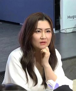 ​Selina产后衰老明显！发腮下垂，和队友像两代人，不惧风险要二胎