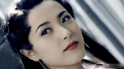 ​曾黎：3段恋情无疾而终，48岁仍单身，父母婚姻破碎对她影响很大