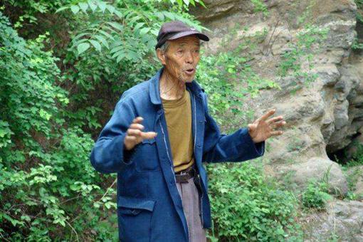 抗战英雄王小二是怎么牺牲的?为他守墓58年的人是谁?