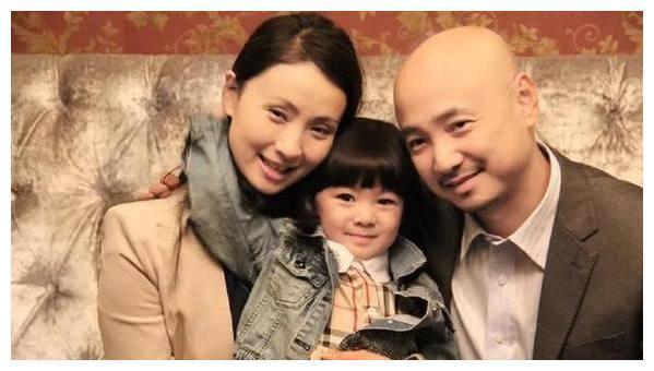 小陶虹和大陶红对比，年纪相仿长得也像，但是人生却有很大差距