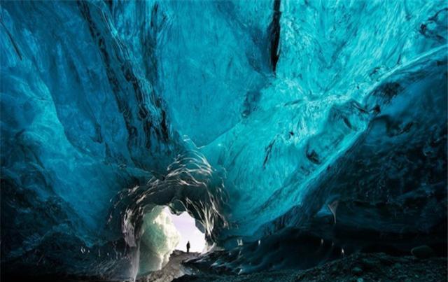 在南极发现“外星人脸”，网友晒出证据，不是自然形成的！