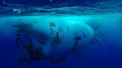 ​7000米深海处，“蛟龙号”突然失联，竟是因为潜航员在抓海参？