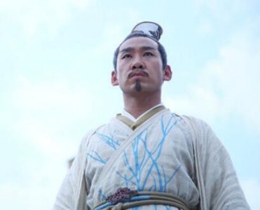 ​电视剧《花千骨》摩严为什么救花千骨