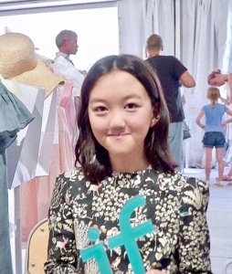 ​王菲上海产女近照曝光！女儿疑似还是兔唇，这下终于能进谢家大门