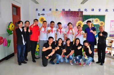 ​《向日葵的春天》主演钟小丹赴太原聋哑学校 传递公益正能量