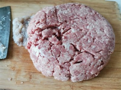 ​家庭版制作猪肉丸按下面步骤走，基本是零失误。
