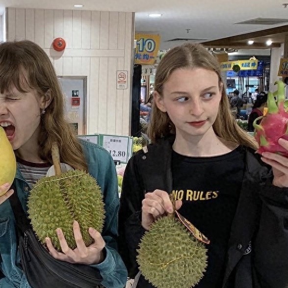 欧美风 最新闺蜜头像 |官方微笑是礼貌的必要.