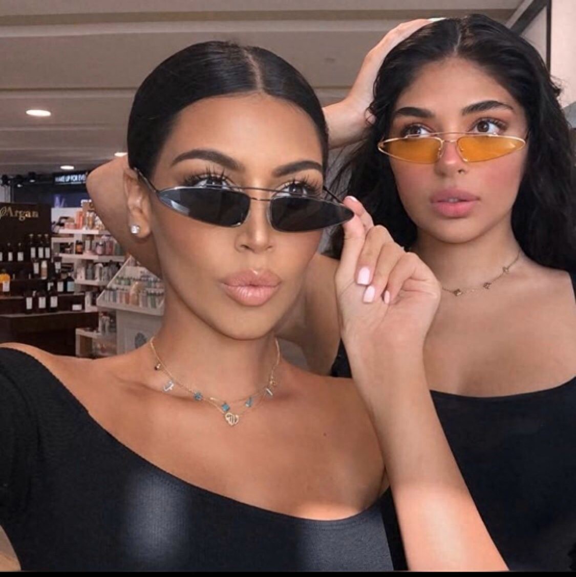 欧美风 最新闺蜜头像 |官方微笑是礼貌的必要.