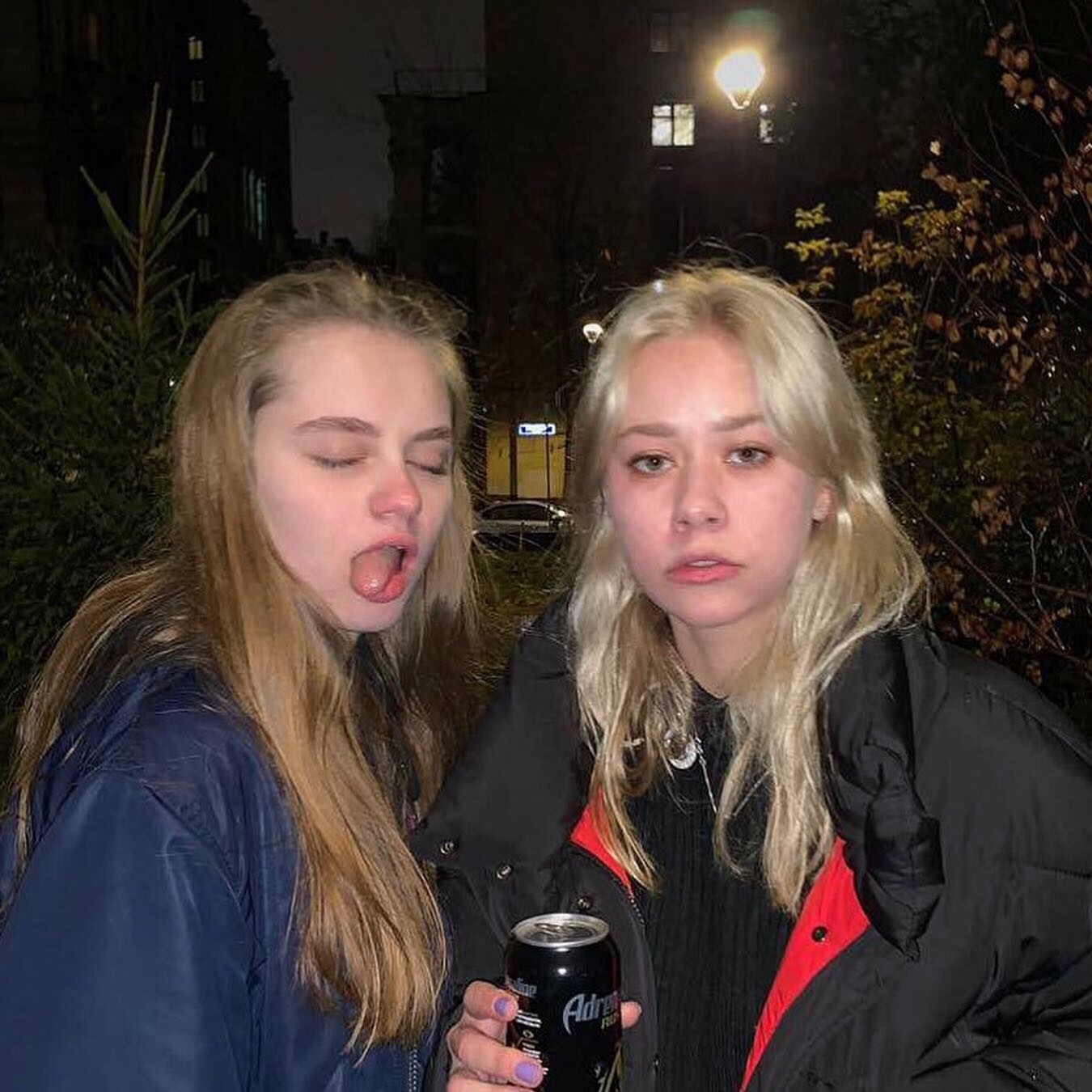 欧美风 最新闺蜜头像 |官方微笑是礼貌的必要.