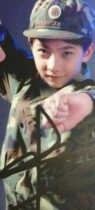 ​杨洋用一张照片告诉你，整过容别在阳光下拍照！网友：太尴尬