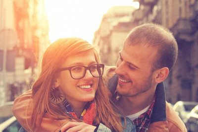 ​男生真心喜欢你的12个“反常”行为，原来喜欢是藏不住的