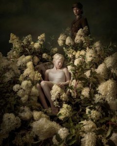 ​她是一名患白化病的模特，拍出的照片时尚又充满仙气